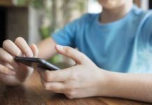 School warning: Police issue alert at girls 10 to 14 being targeted by horror texts | UK | News (Reports)