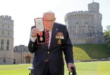 Clap for Captain Tom Moore: What time is national clap for Captain Tom tonight? | UK | News (Reports)