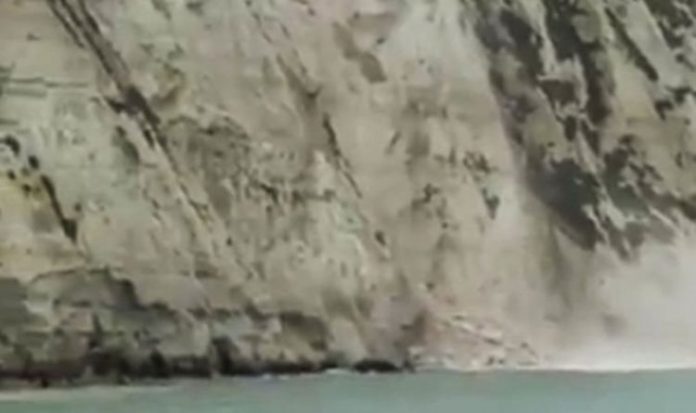 'Large part' of White Cliffs of Dover collapses into the sea in astonishing footage | UK | News