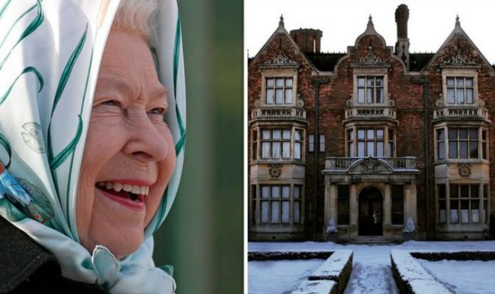Queen Elizabeth II hints she's pining for Sandringham in touching photo tribute | Royal | News