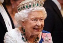 Queen inherited £1.25m tiara smuggled out of Soviet Union | Royal | News (Reports)