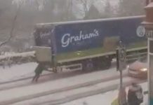 Storm Darcy: super-strong mum pushes lorry up hill in Scotland | UK | News (Reports)