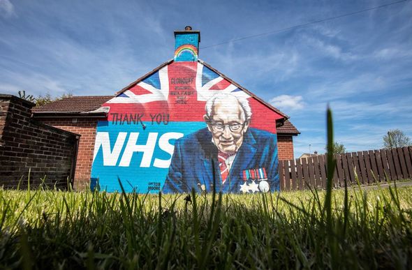 queen news queen elizabeth ii meeting pictures captain tom moore death royal family news queen news queen elizabeth ii meeting pictures captain tom moore death royal family news