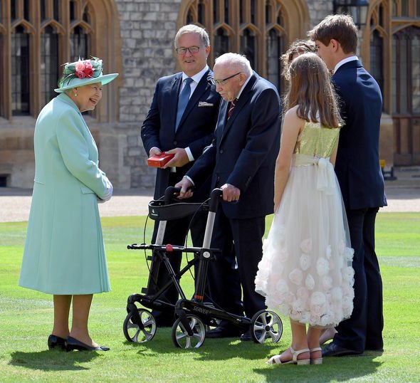 queen news queen elizabeth ii meeting pictures captain tom moore death royal family news queen news queen elizabeth ii meeting pictures captain tom moore death royal family news