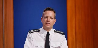 Expect delays 15 times longer than normal, warns Border Force chief (Report)