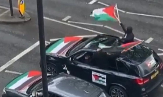 Four held over video 'showing anti-semitic abuse being shouted from car' (Report)