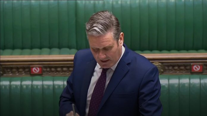 Keir Starmer urges PM to axe 'contradictory’ traffic light travel system