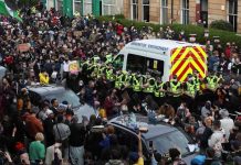 Men detained by Home Office released after face off with protesters in Glasgow (Report)