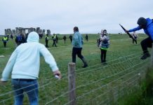Police called as people gather at Stonehenge despite advice Police called as people gather at Stonehenge despite advice