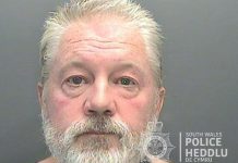 Police release video of man threatening takeaway staff with imitation gun (Report) Police release video of man threatening takeaway staff with imitation gun (Report)