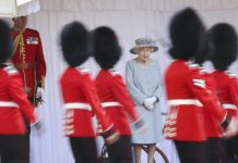 Queen Elizabeth sits back for parade on official birthday (report) Queen Elizabeth sits back for parade on official birthday (report)