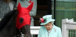 Queen appears delighted with performance of horse at Royal Ascot (Photo)